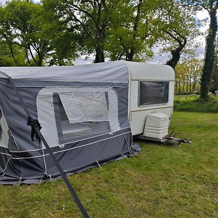 Camping Le Val Aux Fees - Broceliande Concoret 外观 照片