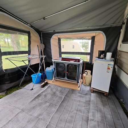 Camping Le Val Aux Fees - Broceliande Concoret 外观 照片