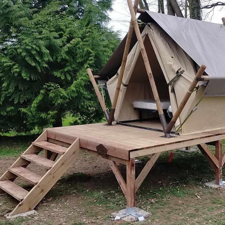 Camping Le Val Aux Fees - Broceliande Concoret 外观 照片