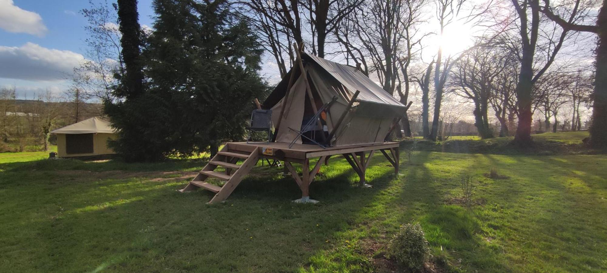 Camping Le Val Aux Fees - Broceliande Concoret 外观 照片