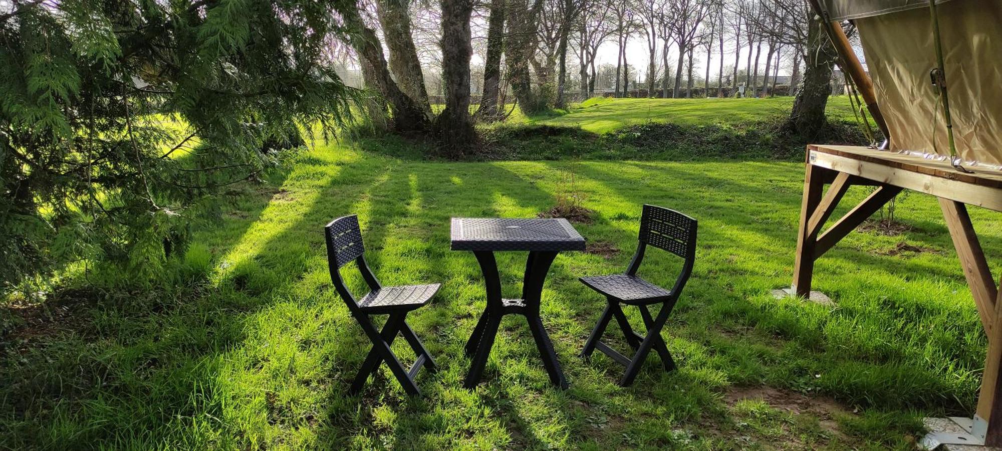 Camping Le Val Aux Fees - Broceliande Concoret 外观 照片