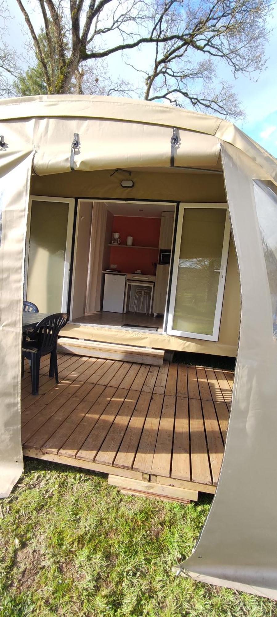 Camping Le Val Aux Fees - Broceliande Concoret 外观 照片