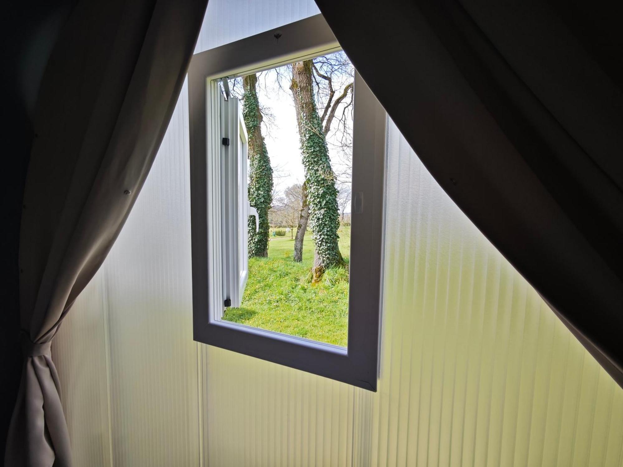 Camping Le Val Aux Fees - Broceliande Concoret 外观 照片