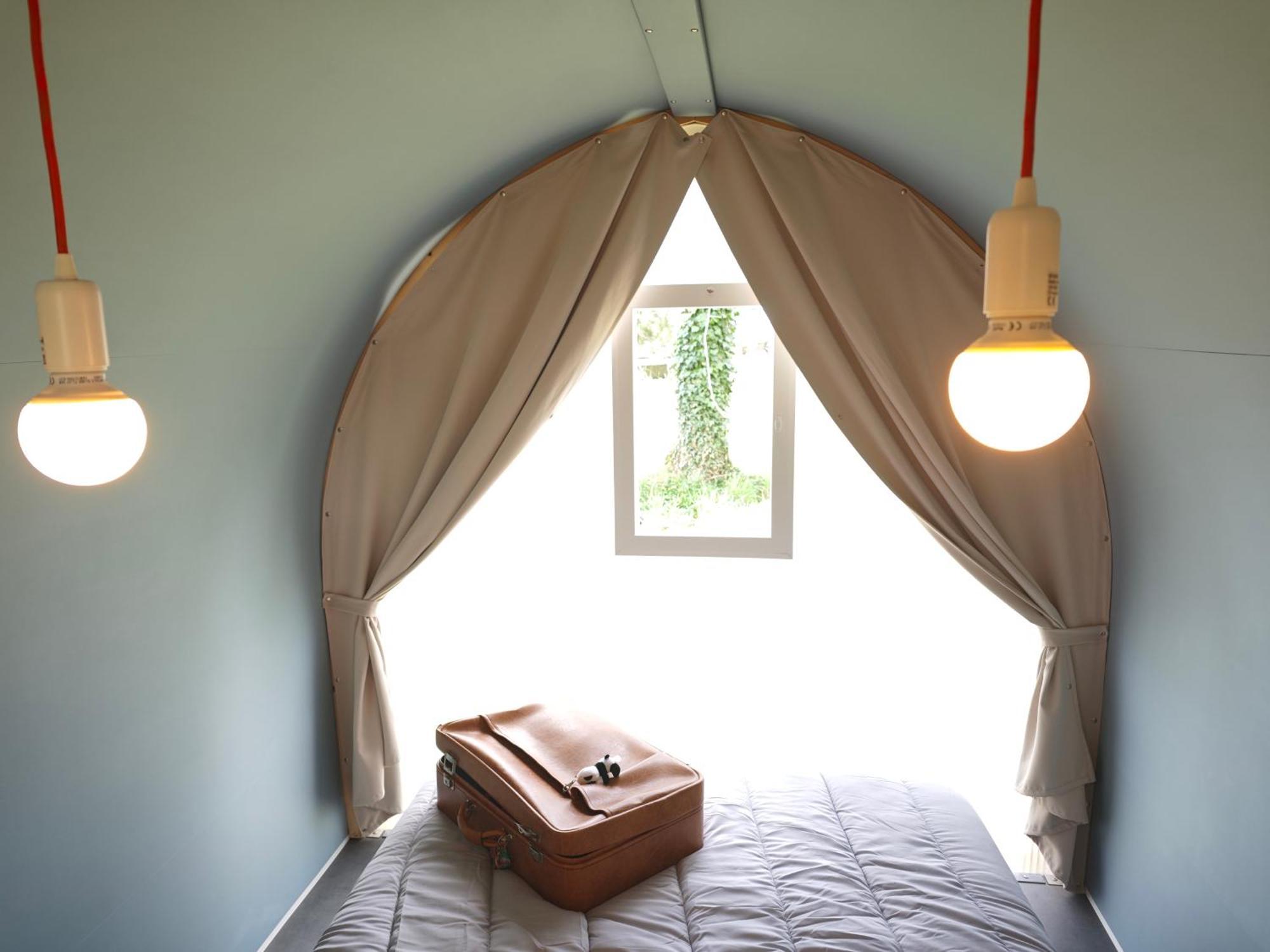 Camping Le Val Aux Fees - Broceliande Concoret 外观 照片