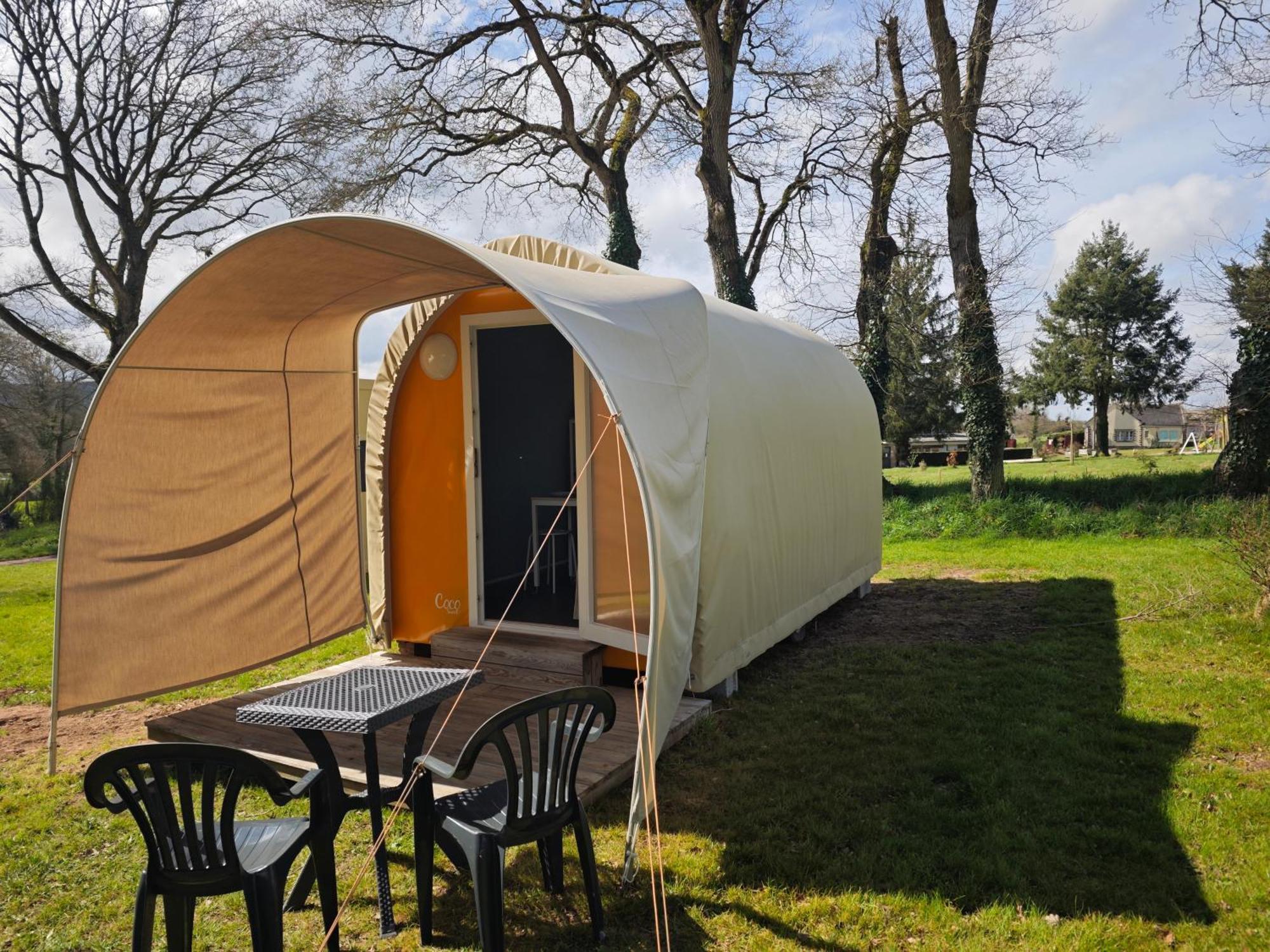 Camping Le Val Aux Fees - Broceliande Concoret 外观 照片