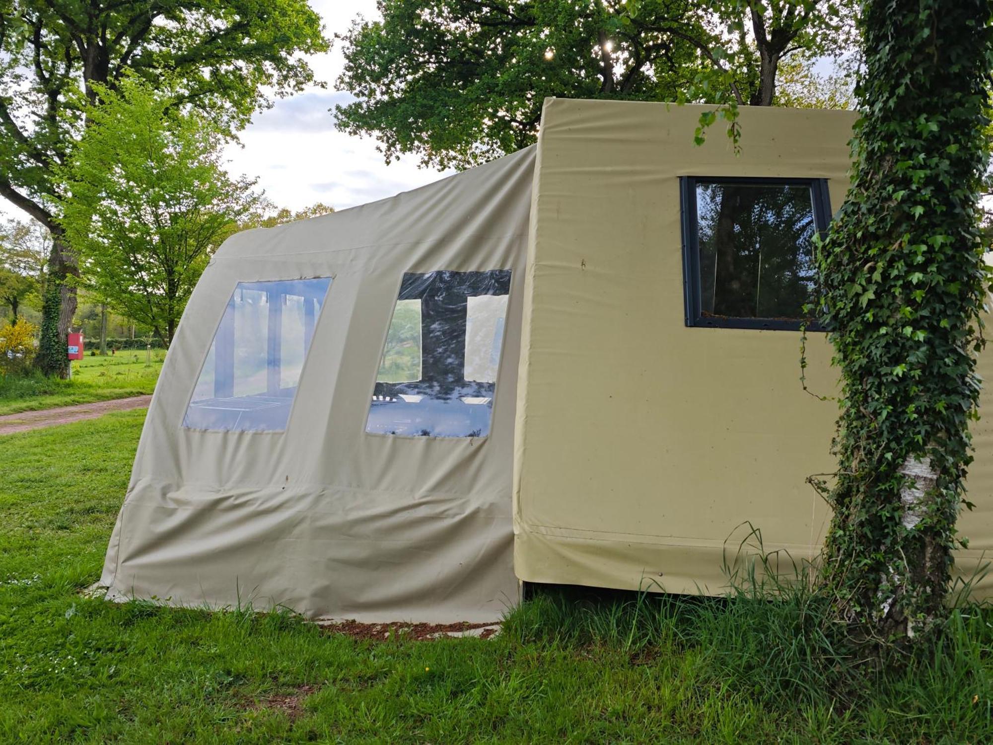 Camping Le Val Aux Fees - Broceliande Concoret 外观 照片